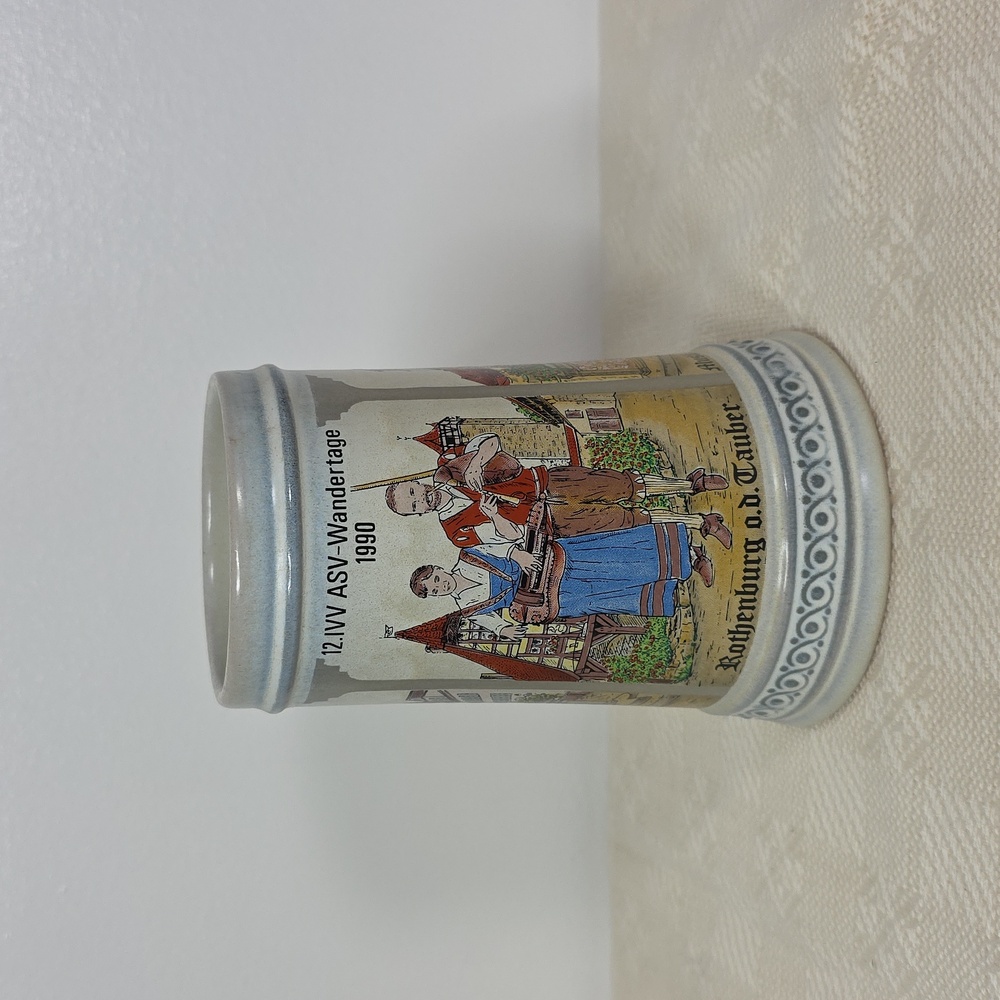 Rothenburg od Tauber Intnl  Wandering Club Stein 1990 4.25"‎ D X 6" T .5L NWOT